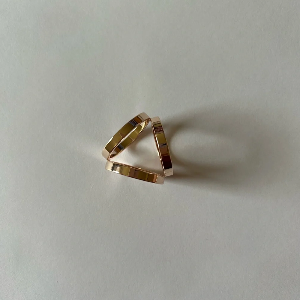 Rose gold tone interlocking scarf ring model sculptural design - Picture 3 of 5